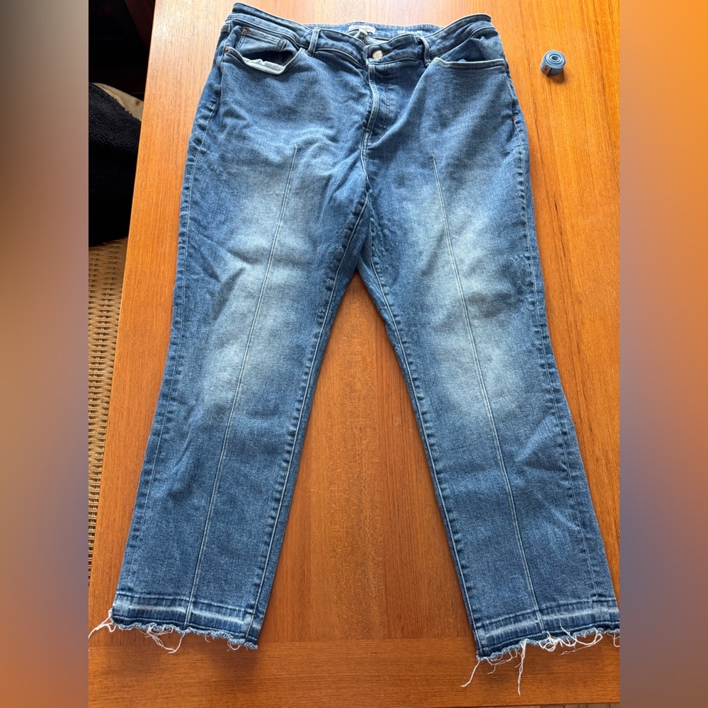 Warp + weft frayed “cigarette” fit blue jeans size 20 (20x28)